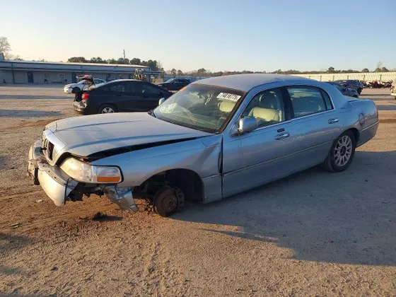 2006 Lincoln Town Car Signature