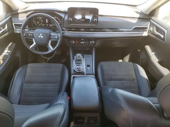 2023 Mitsubishi Outlander PHEV SE