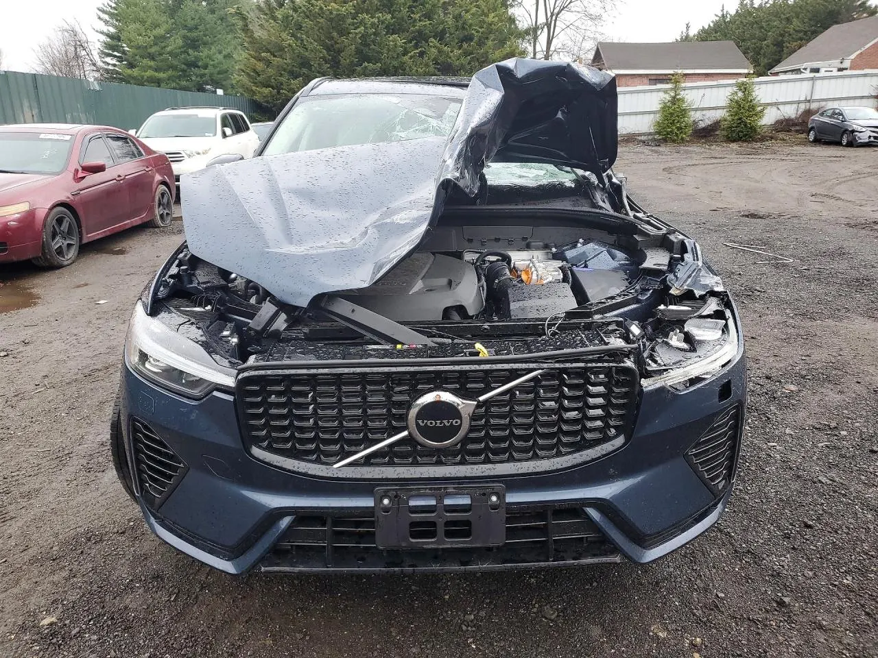 2025 Volvo XC60 Plug-In Hybrid Core