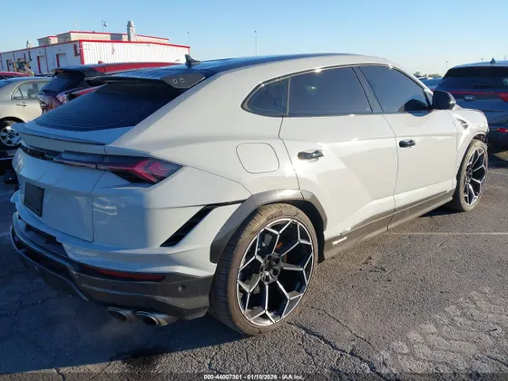 2023 Lamborghini Urus Performante