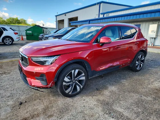 2024 Volvo XC40 Plus Bright Theme