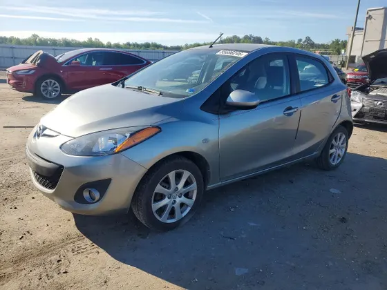 2011 Mazda Mazda2 Touring