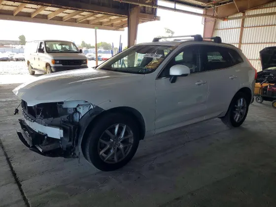 2020 Volvo XC60 Momentum
