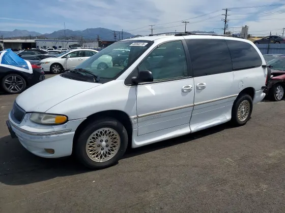 1996 Chrysler Town & Country LXi