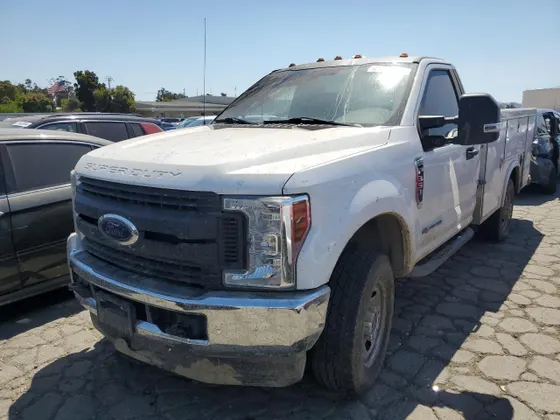 2019 Ford F-350 SUPER DUTY