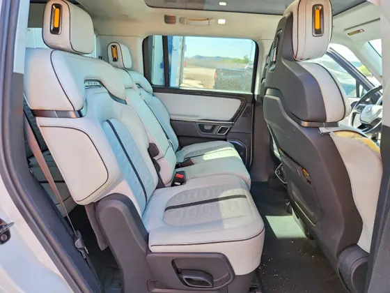 2024 Rivian R1S Adventure