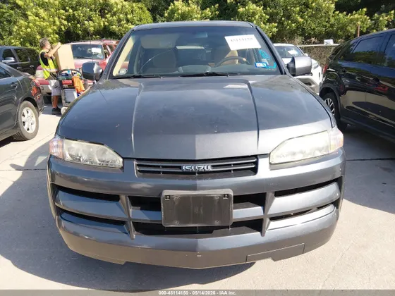 2002 Isuzu Axiom XS