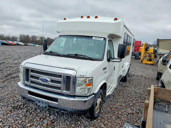 2015 Ford Econoline Commercial Cutaway ECONOLINE