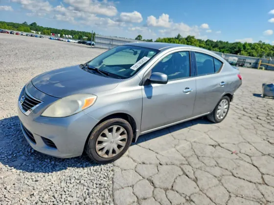 2014 Nissan Versa SV