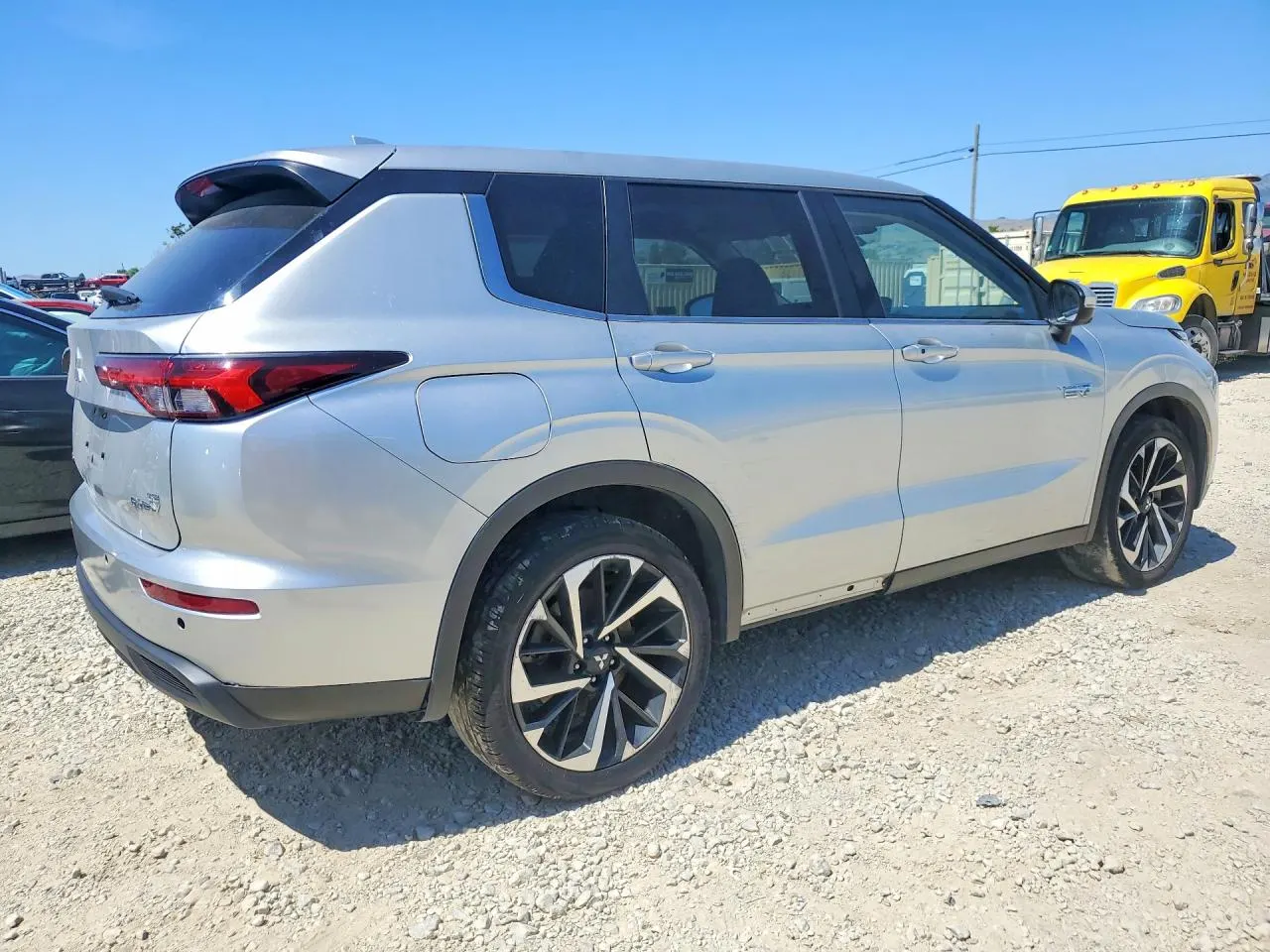 2023 Mitsubishi Outlander PHEV SE