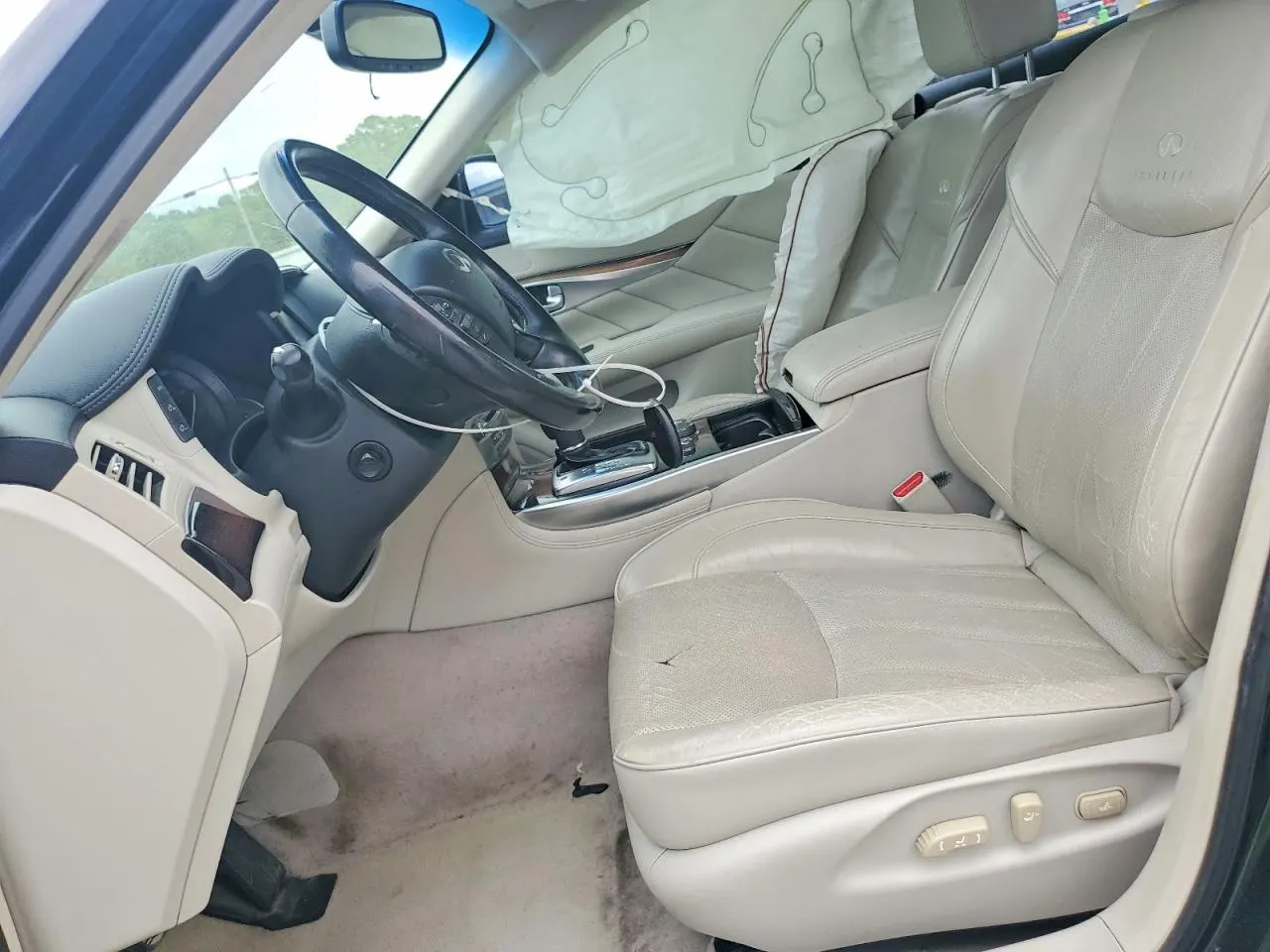 2011 INFINITI M56