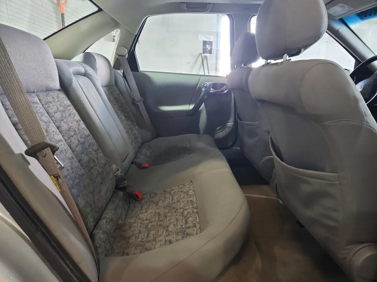 2004 Saturn L-Series L300 2