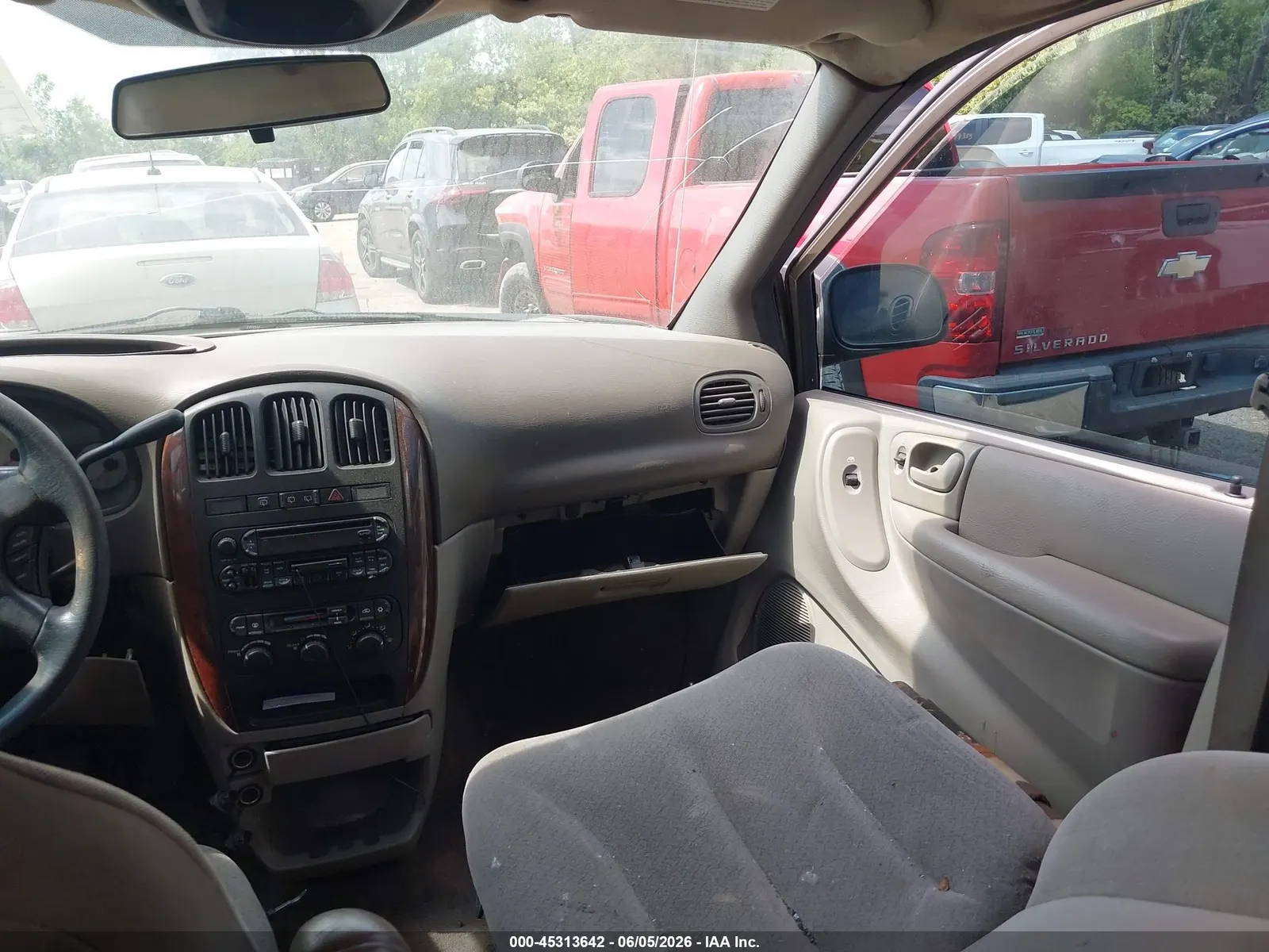 2003 Chrysler Town & Country LX