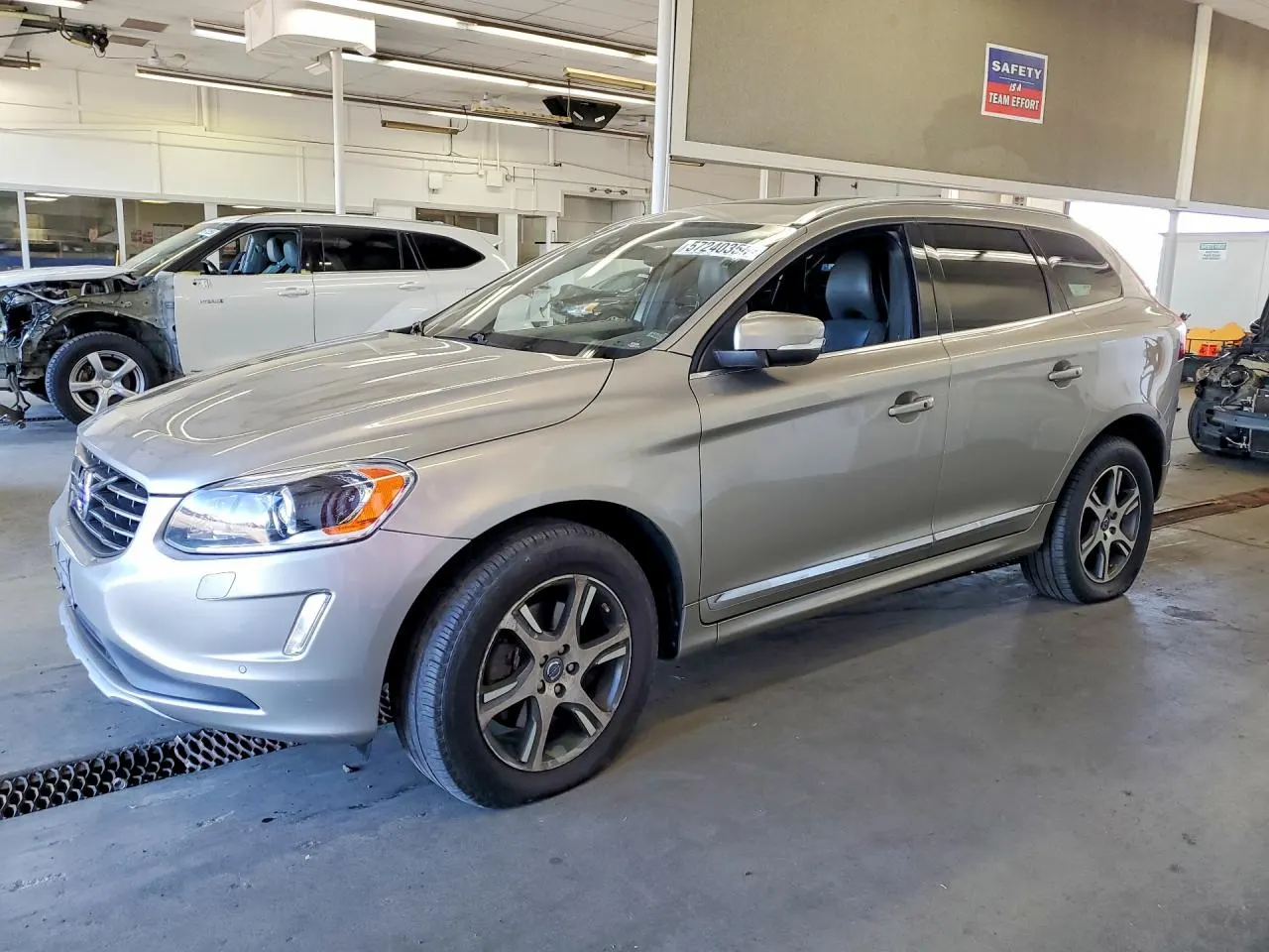 2015 Volvo XC60 T6 Platinum