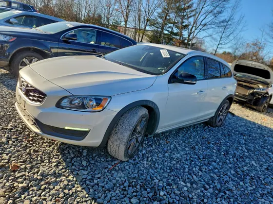 2015 Volvo V60 Cross Country T5