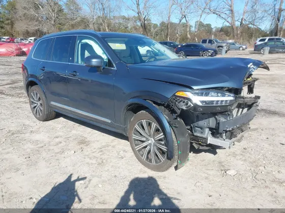 2024 Volvo XC90 Plus Bright Theme