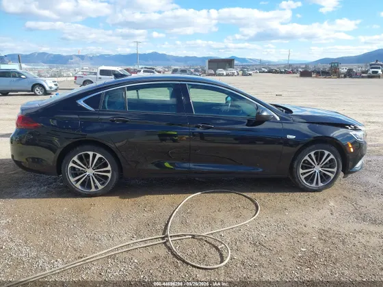 2020 Buick Regal Sportback Essence