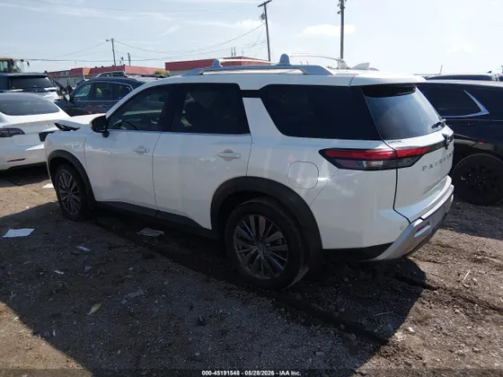 2024 Nissan Pathfinder SL
