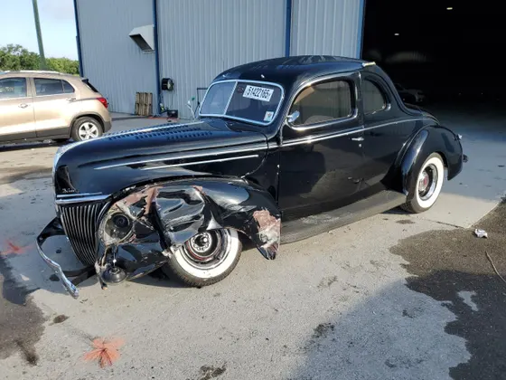 1939 Ford CUSTOM DELUXE
