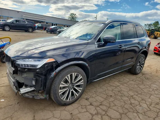 2021 Volvo XC90 Momentum
