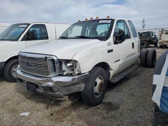 2002 Ford Super Duty F-350 DRW XL