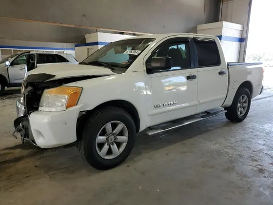 2012 Nissan Titan SV