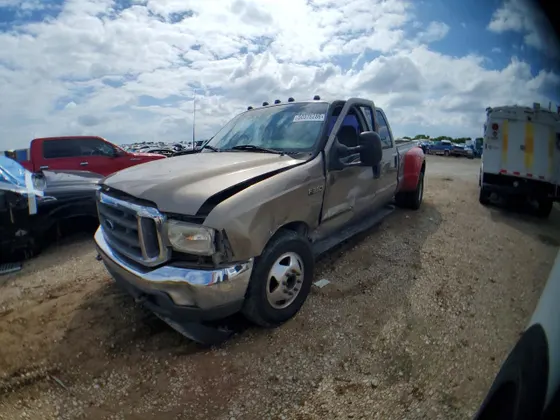 2002 Ford Super Duty F-350 DRW XL