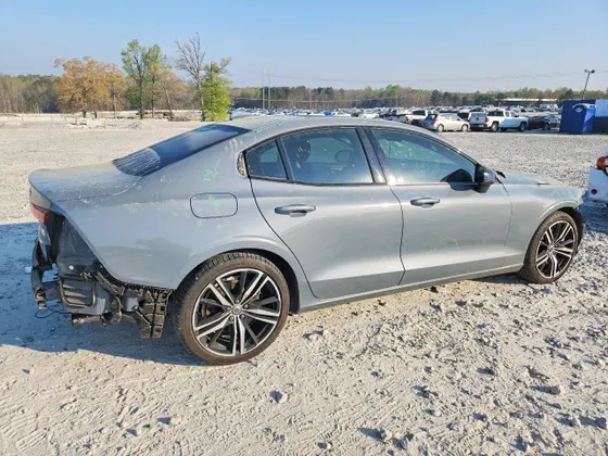 2022 Volvo S60 Recharge Plug-In Hybrid R-Design Expression