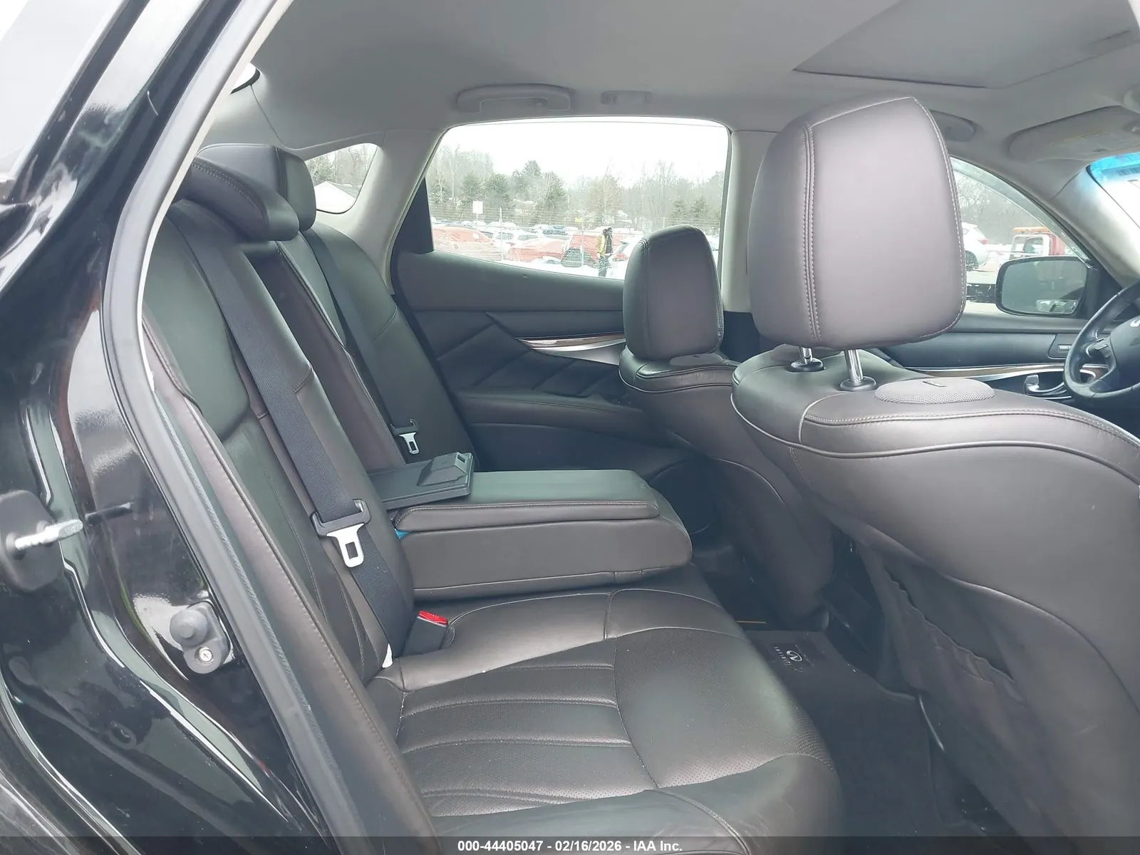 2011 INFINITI M56