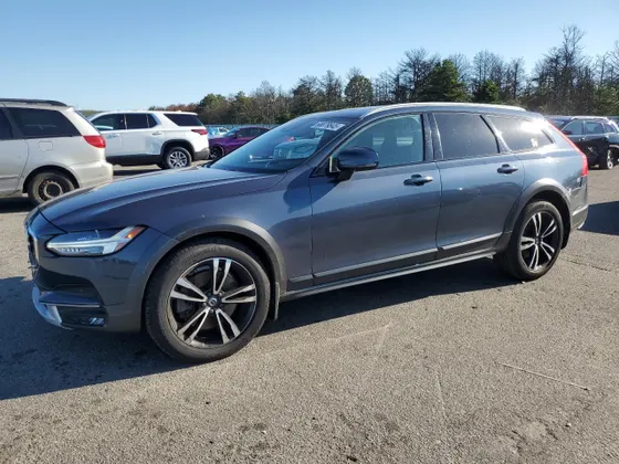 2019 Volvo V90 Cross Country T5 MOMENTUM
