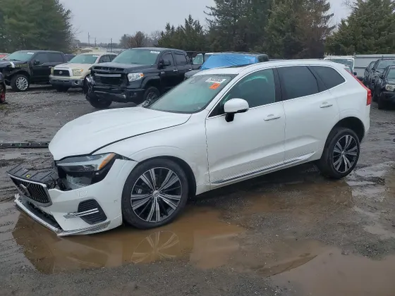 2023 Volvo XC60 Plus Bright Theme