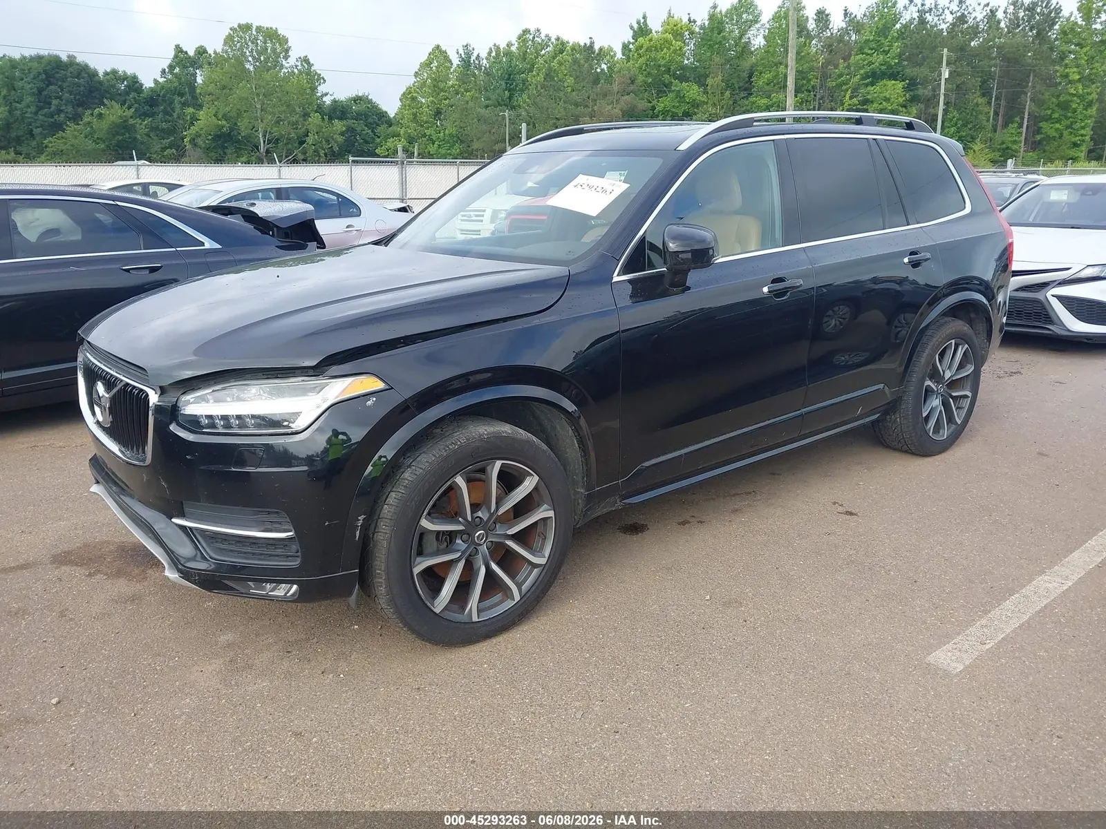 2016 Volvo XC90 T6 Momentum