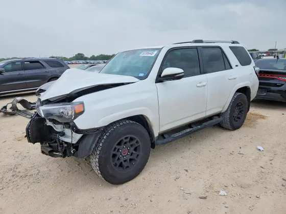 2024 Toyota 4Runner SR5 Premium