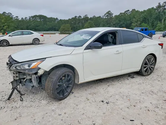2020 Nissan Altima 2.5 SR