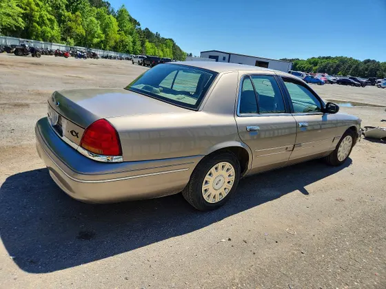 2003 Ford Crown Victoria Standard