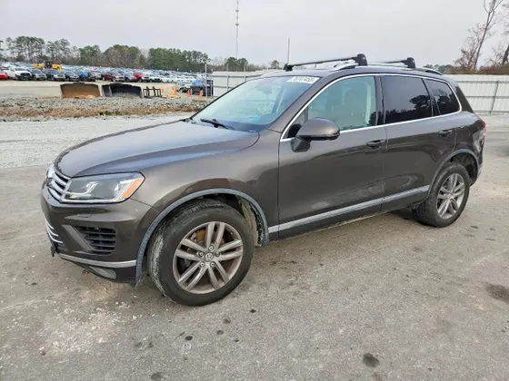 2015 Volkswagen Touareg Lux