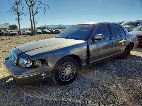 2002 Ford Crown Victoria Standard