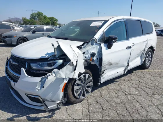 2024 Chrysler Pacifica Hybrid Select
