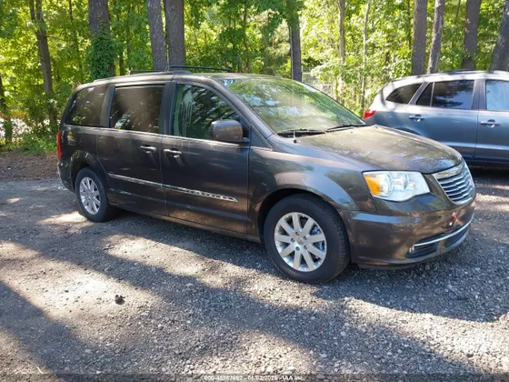 2016 Chrysler Town & Country Touring