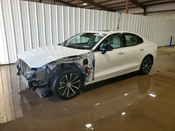 2025 Volvo S60 Plug-In Hybrid Plus