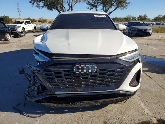 2024 Audi Q8 e-tron Sportback S line Premium