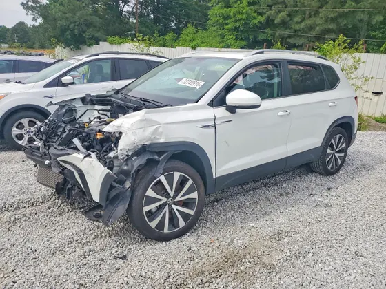 2024 Volkswagen Taos SE