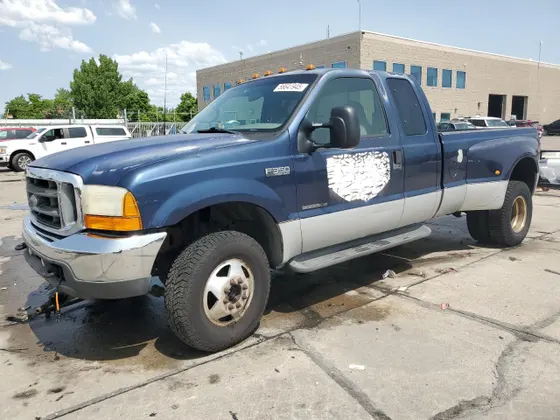 2001 Ford Super Duty F-350 DRW XL
