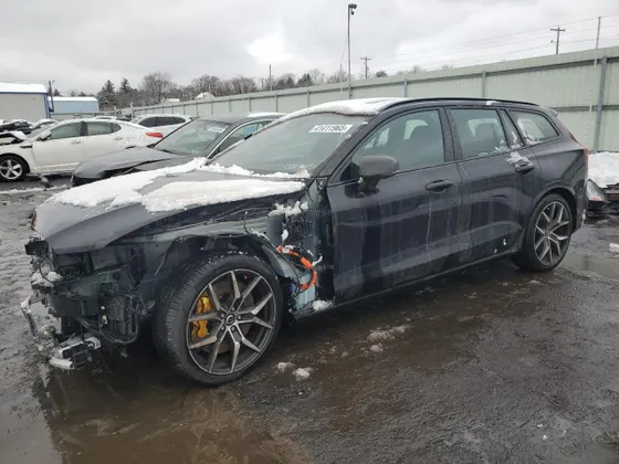 2024 Volvo V60 Recharge Plug-In Hybrid Polestar Engineered