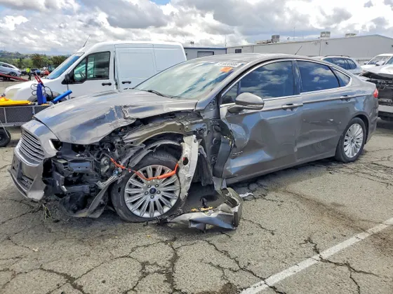 2014 Ford Fusion Energi SE Luxury