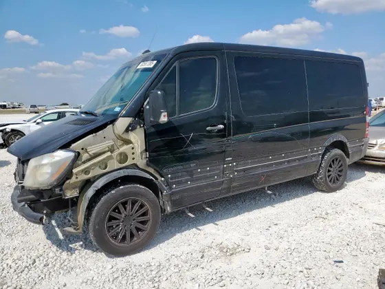 2014 Mercedes-Benz Sprinter Crew Vans 2500