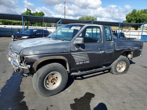 1993 Nissan Trucks 4WD SE