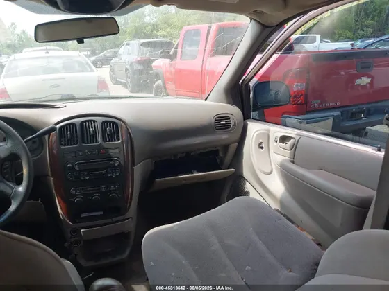 2003 Chrysler Town & Country LX
