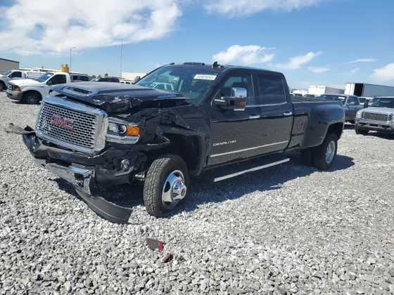 2017 GMC Sierra 3500HD Denali