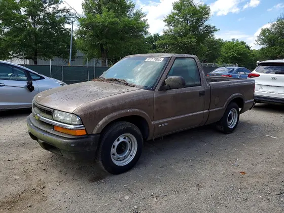 2002 Chevrolet S-10 LS